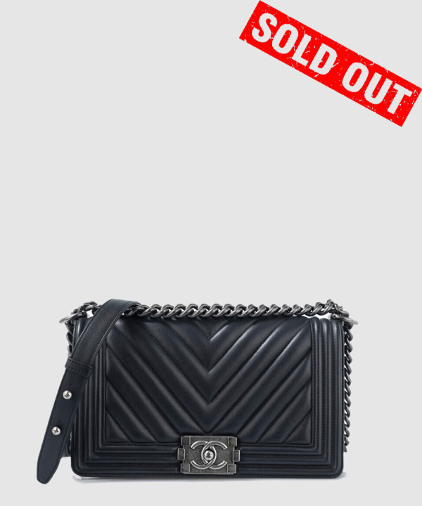 [CHANEL-샤넬]쉐브론 보이백 램스킨 미듐 블랙 은장