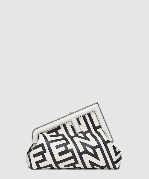 [FENDI-펜디]퍼스트 미디 숄더백 8BP137