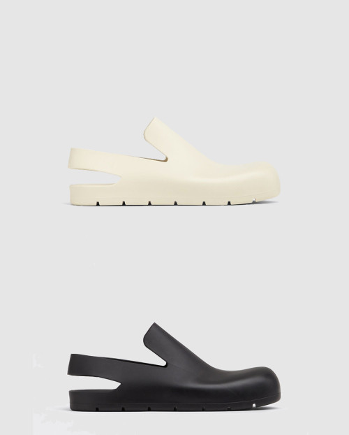 [BOTTEGA-보테가베네타]러버 퍼들 슬링백 샌들 658767