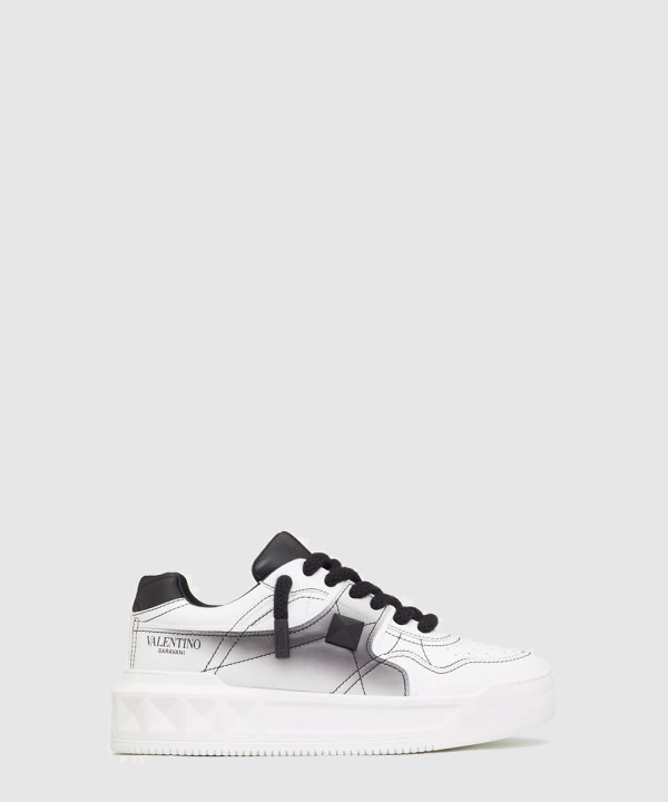 [VALENTINO-발렌티노]원 스터드 로우탑 스니커즈