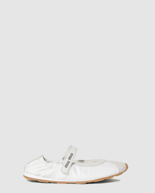 [MIUMIU-미우미우]플룸 테크니컬 패브릭과 스웨이드 발레리나 5F370E