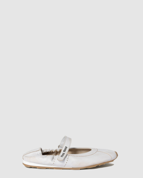 [MIUMIU-미우미우]표백된 나파 가죽 발레리나 5F370E