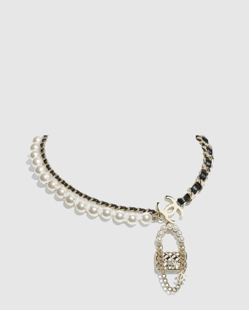 [CHANEL-샤넬]새끼 양가죽 진주 귀걸이 AB6125