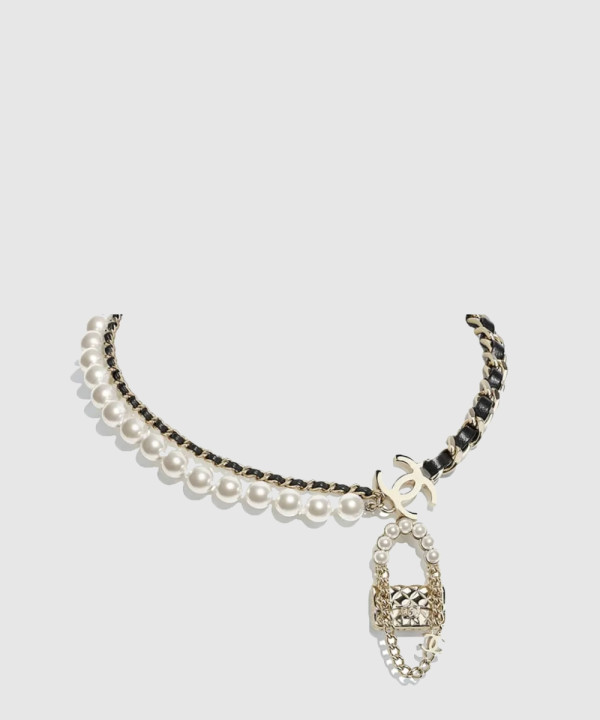 [CHANEL-샤넬]새끼 양가죽 진주 귀걸이 AB6125