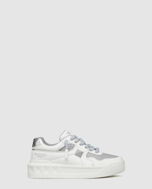 [VALENTINO-발렌티노]원 스터드 로우탑 스니커즈