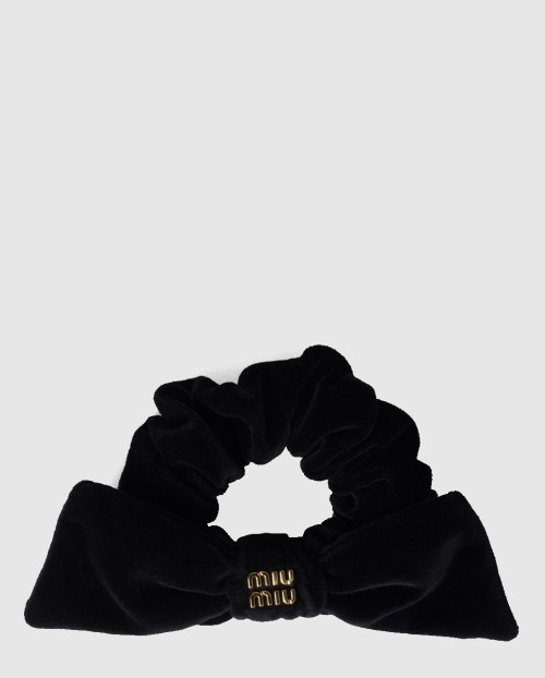[MIUMIU-미우미우]메탈 로고 벨벳 스크런치 5IF181